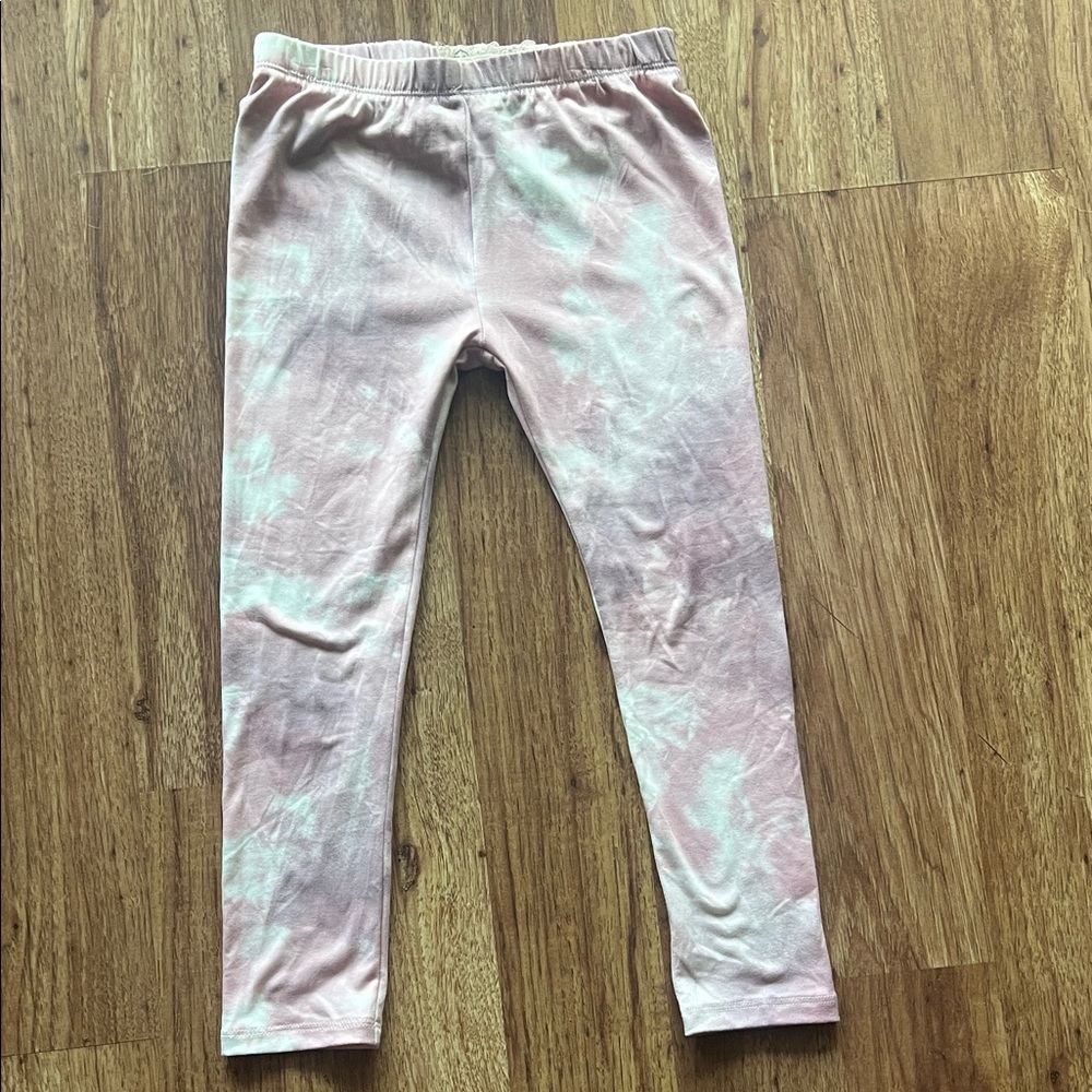 Bundle🌸$15 (3 items from closet)btween Light Pink and White Tie-Dye Leggings